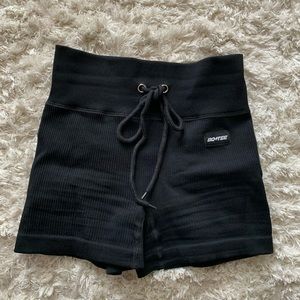 BO+TEE Ribbed Tie Front Mini Shorts In Black